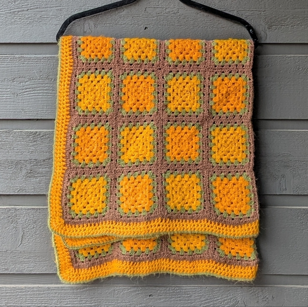 Handknit Retro 70s Granny Square Afghan Blanket 34.5" X 34.5" Grannycore